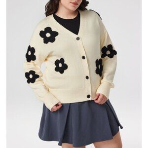 NWT Cider Oversize Cream V-Neck Button Knit Cardigan Raised 3D Flowers Size 1XL